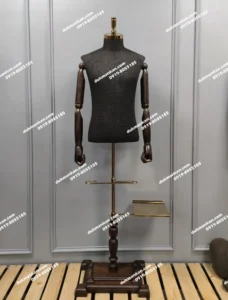مانکن مردانه پایه چوبی