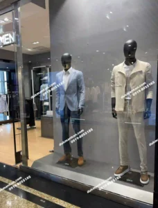 مانکن کلاسیک مردانه ایستاده