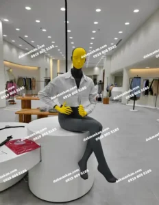 مانکن زنانه نشسته دوک