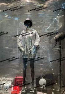 مانکن حرفه ای سفید و مشکی در حالت ایستاده با دست و پای کامل